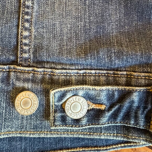 Levis Strauss Classic Denim Jacket - Picture 2 of 6